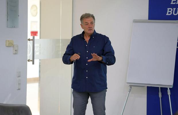 FCSB, absent nemotivat de la întâlnirea cu Kyros Vassaras