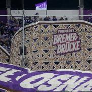 Spectacol în tribunele de la Osnabruck: un roller coaster s-a plimbat în peluză // foto: imago images