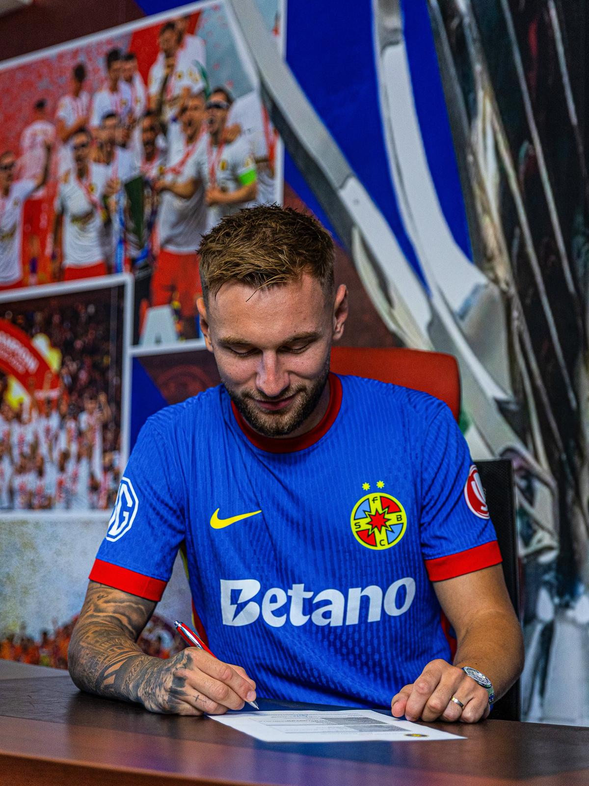 Primele imagini cu Drăguș în tricoul FCSB-ului: „Ne vedem la stadion!”