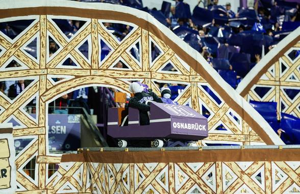 Scenografia anului în Germania: fanii au construit un adevărat roller coaster în peluză