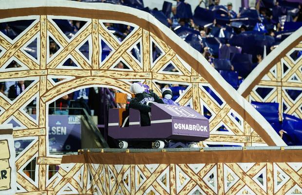 Scenografia anului în Germania: fanii au construit un adevărat roller coaster în peluză