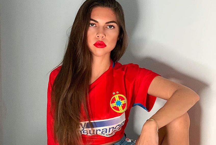 Mădălina Buftea adoră să se pozeze în tricoul FCSB