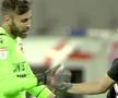 Tomas Mejias, nervos pe Toni Petrea // FOTO: Captură Digi Sport