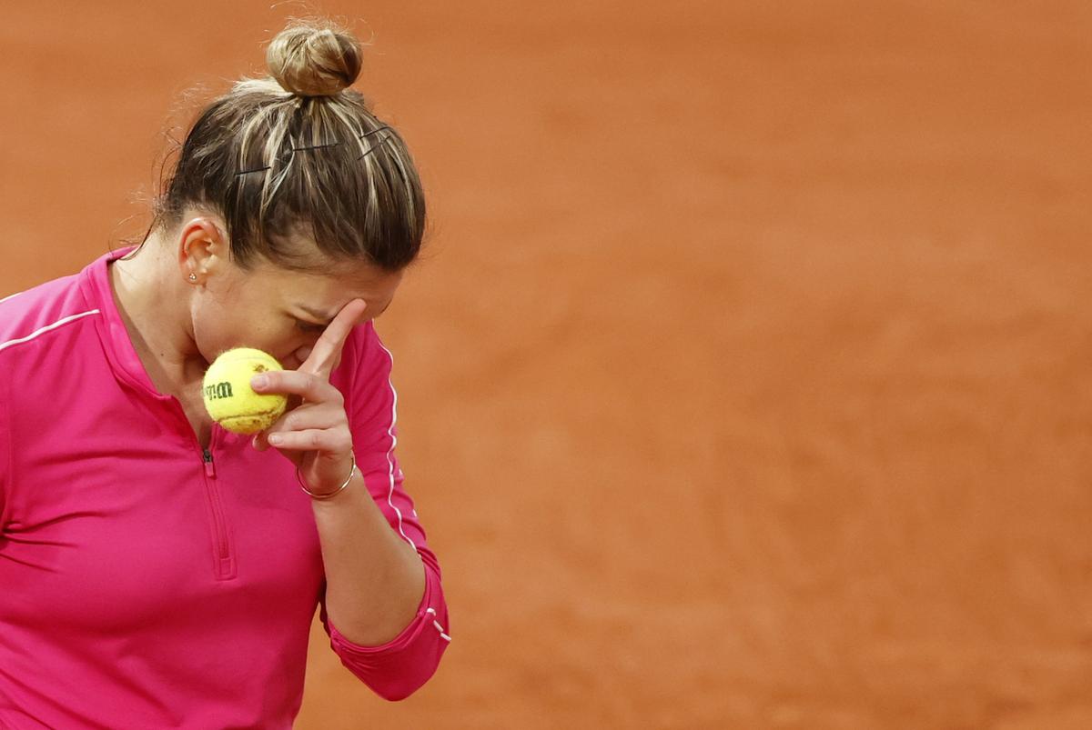 Simona Halep, eliminată de la Roland Garros » Presa străină e uimită: „Halep, măturată de tornada poloneză”