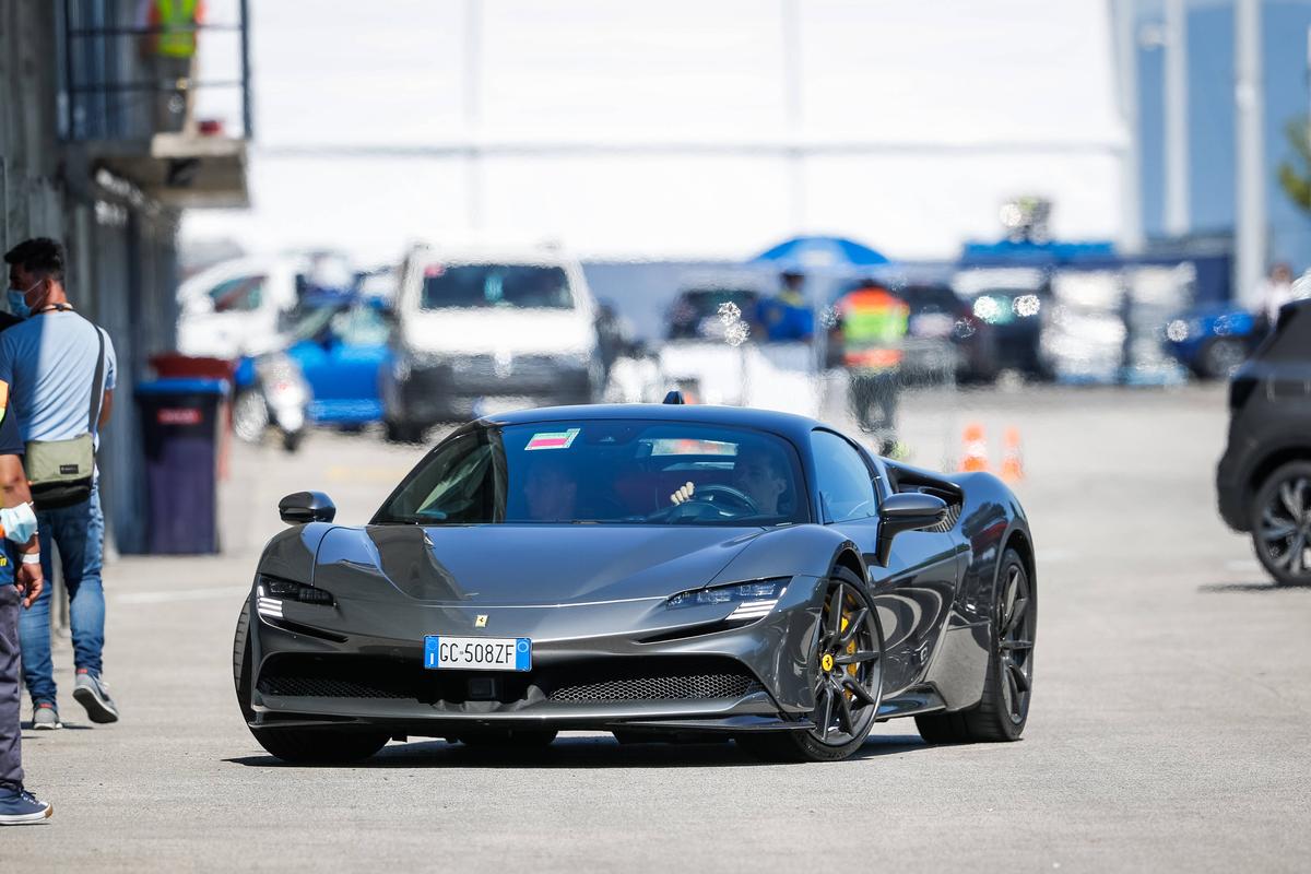 Zlatan Ibrahimovic, cadou de lux la aniversarea a 40 de ani » Câți bani a dat pe primul Ferrari electric