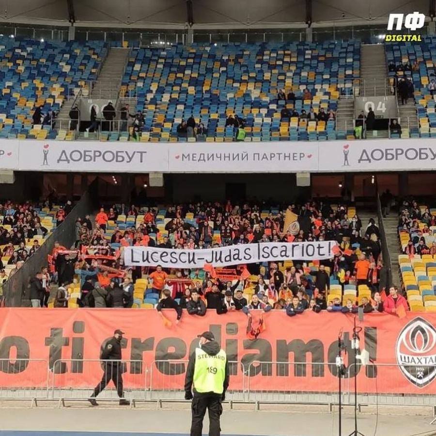 Mesajul atașat de fanii lui Șahtior Mircea Lucescu, atacat iar de ultrașii lui Șahtior: „Iuda Iscarioteanul”