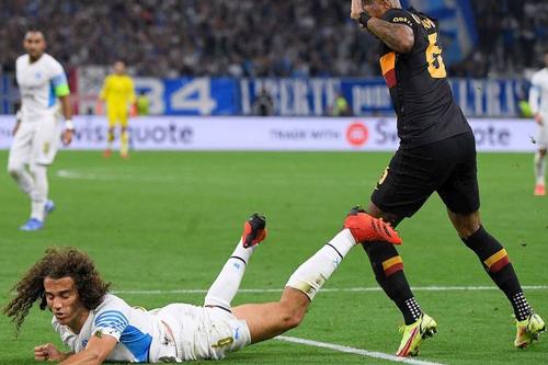 Guendouzi vs. van Aanholt, în Marseille - Galatasaray
