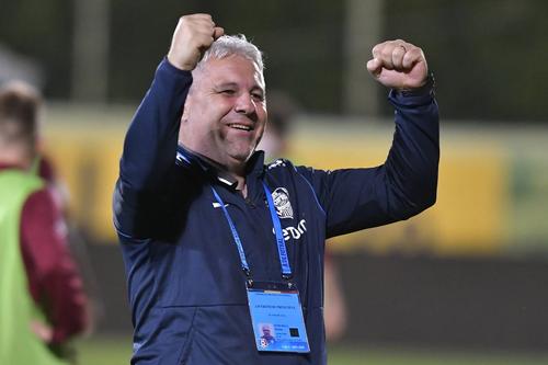 Marius Șumudică, 50 de ani, confirmă negocierile cu FCU Craiova, echipă rămasă fără antrenor după despărțirea de Adrian Mutu.