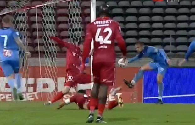 Cadouri de la Flueran » Academica Clinceni „smulge” un punct cu FC Botoșani, după o eroare uriașă a „centralului”