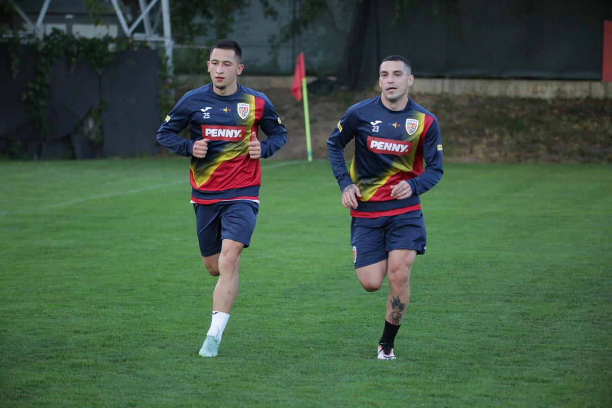Imagini de la antrenamentul României » Rădoi a avut lotul complet