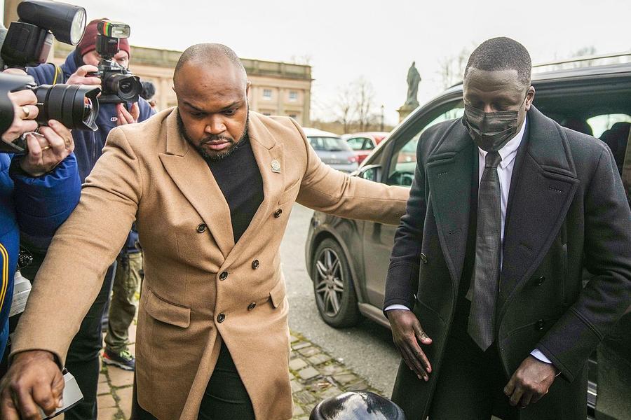 În dreapta, Benjamin Mendy, acuzat de violuri și agresiune sexuală Cazul „Mangia” a șocat fotbalul românesc » Alte 8 scandaluri cu infracțiuni de natură sexuală și cum au reacționat cluburile