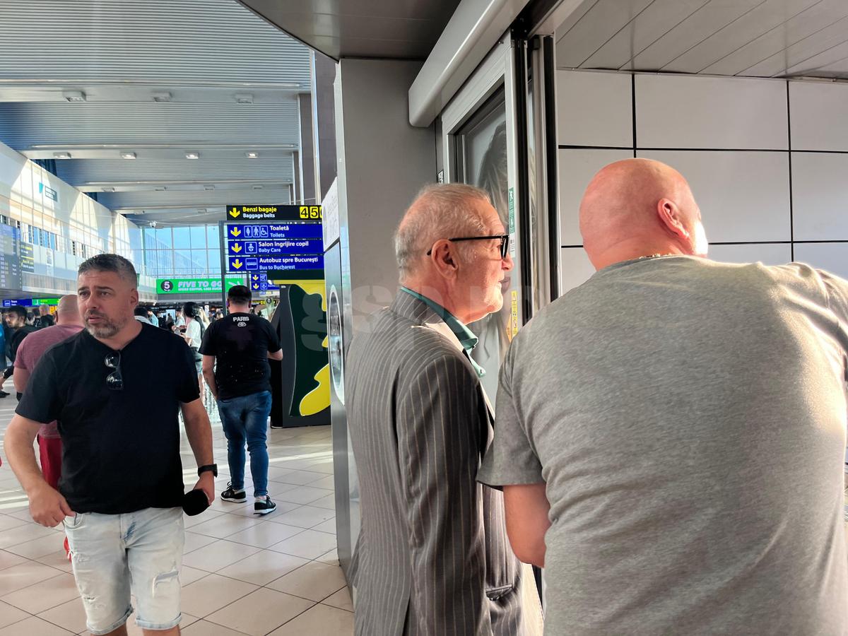 Gigi Becali la întoarcerea în țară după meciul cu PAOK