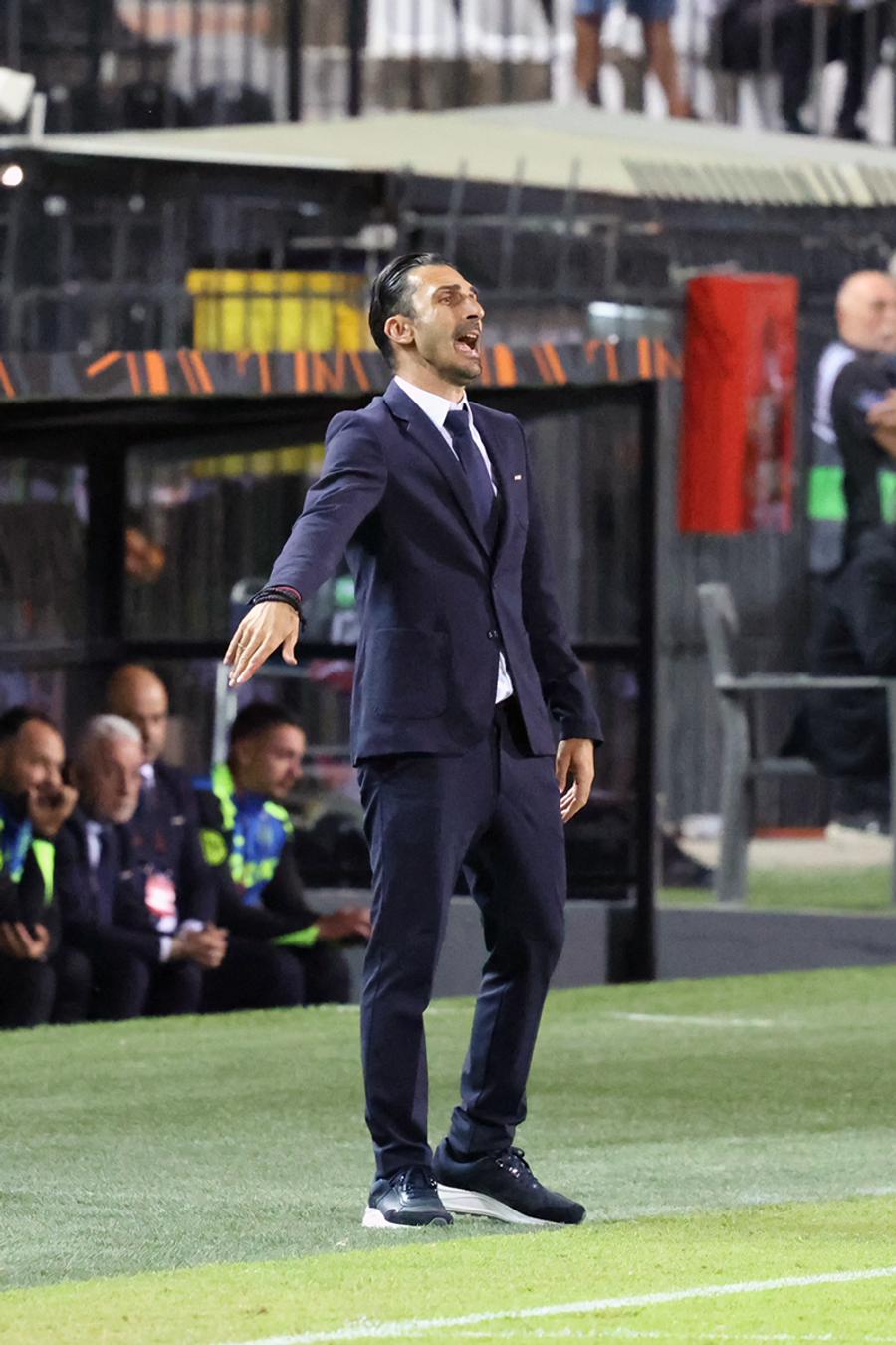 Elias Charalambous FOTO: Ionuț Iordache (GSP) 5 detalii care nu s-au văzut la TV din PAOK - FCSB » Răzvan Lucescu, precum Sorin Cârțu pe margine + ce a făcut arbitrul în finalul meciului