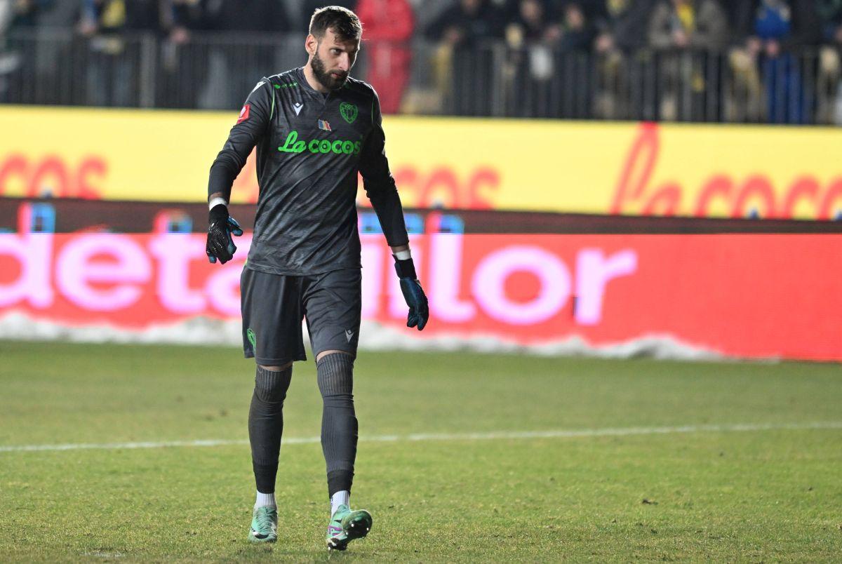 Gigi, ai văzut-o pe asta? „Tontogol” primit de Lukas Zima, portarul dorit la FCSB