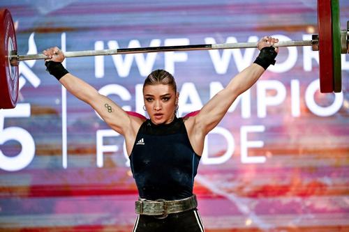 Mihaela Cambei în acțiune la CM 2025 de la Forde Foto: IWF