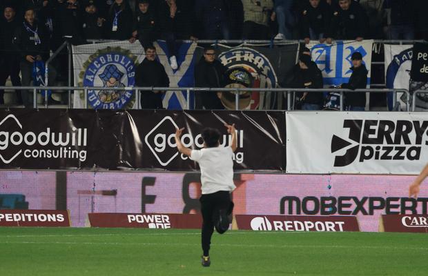 Ce nu s-a văzut la TV, imediat după Rapid - Farul » Momentul lipsit de fair-play INTERZIS pe transmisiune