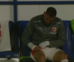 Imaginile etapei în Superliga » Ritualul repetat de 40 de ori pe bancă: „Pe el să nu-l cheme să intre repede!”