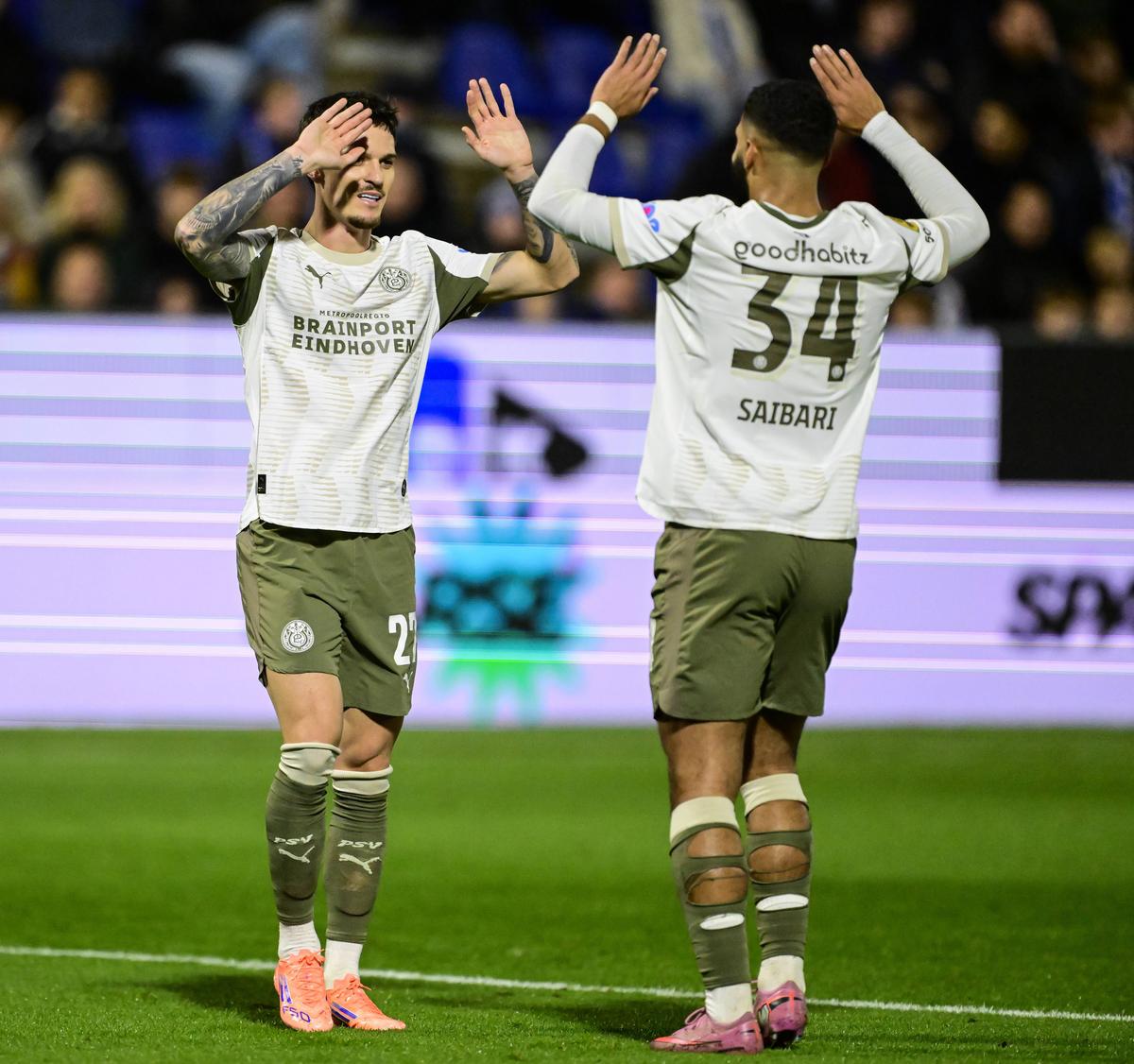 Cum a înscris Dennis Man primul gol pentru PSV