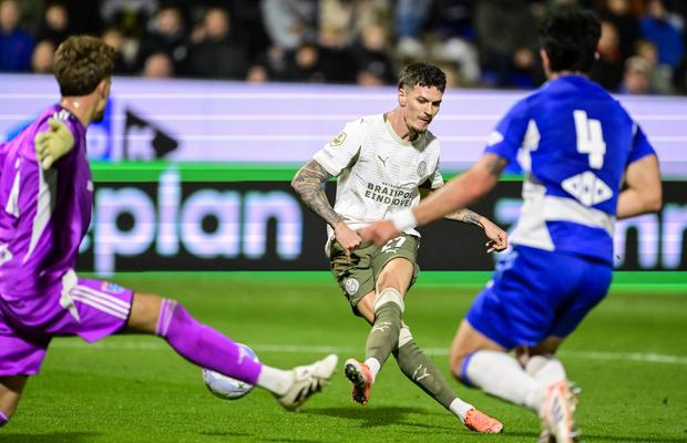 Dennis Man s-a descătușat după primul gol la PSV și s-a destăinuit în fața jurnaliștilor » Prin ce a trecut în primele săptămâni în Olanda