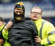 Fanii au intrat pe teren în Sheffield Wednesday - Coventry. FOTO: Imago Images