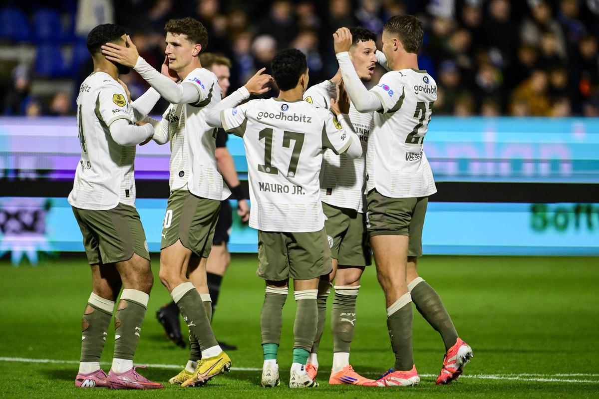 Cum a înscris Dennis Man primul gol pentru PSV
