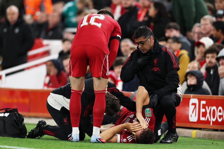 Liverpool monitorizează șase jucători pentru a găsi înlocuitorul lui Giovanni Leoni // FOTO: Getty Images Jucătorul lui Liverpool, despre Cristi Chivu: „Excelent! Te face să dai 200%!”