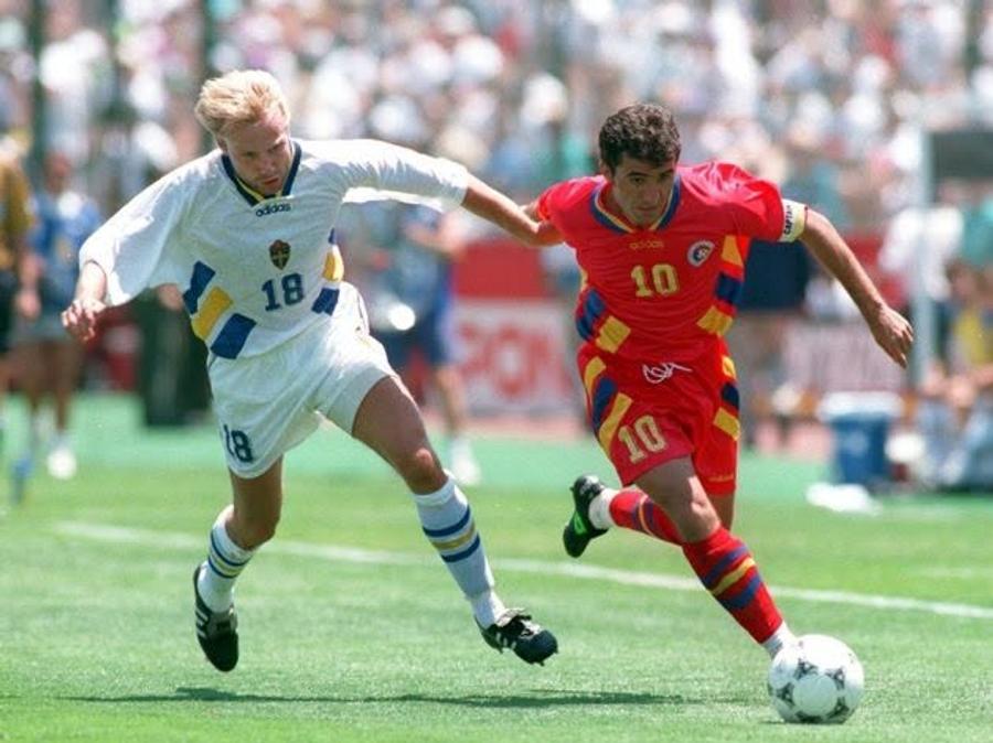 Hakan Mild versus Hagi în Suedia - România la Mondialul din 1994 Ne-a eliminat la CM 1994, acum e regele înghețatei în Suedia: „Sare de mare și caramel pentru România” + Mesaj special către fostul coleg Craioveanu
