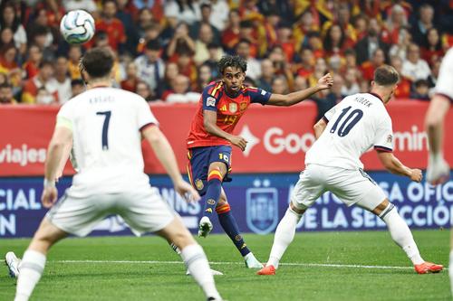 Lamine Yamal deschide scorul în Spania - Cehia 3-1 / Foto: Imago