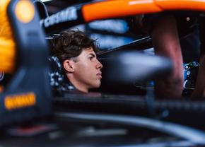 Tânărul pilot român David Cosma Cristofor, pe locul 3 al podiumului în Formula Trophy Malaysia, înaintea cursei de F1