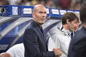 Zidane își „scoate pălăria” în fața lui Ronaldo: „M-a ajutat să câștig multe trofee”
