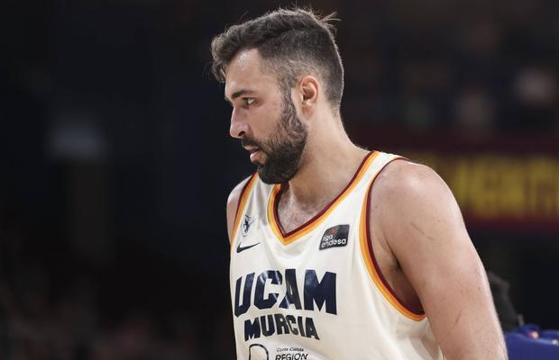 UCAM Murcia, victorie cu Barcelona! Românul Emanuel Cățe a avut o seară perfectă la aruncări