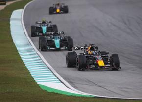 Marele Premiu Bahrain, pe circuitul din Malaezia » Duel între piloții Mercedes și Verstappen