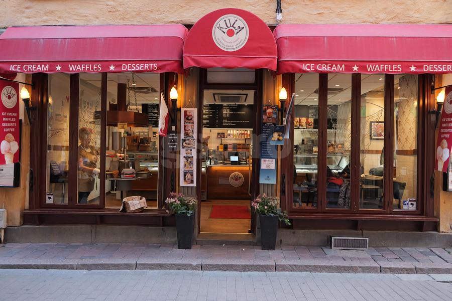 Gelateria din centrul vechi al capitalei Stockholm, unde se vinde înghețata lui Hakan Mild, „Lejonet & Björnen”. Foto: Andrei Furnigă (GSP) Ne-a eliminat la CM 1994, acum e regele înghețatei în Suedia: „Sare de mare și caramel pentru România” + Mesaj special către fostul coleg Craioveanu