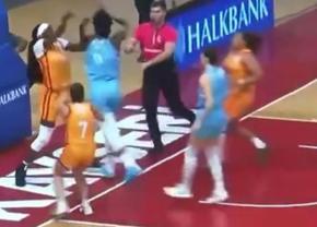S-au luat la bătaie! Meci cu scântei în liga feminină de baschet