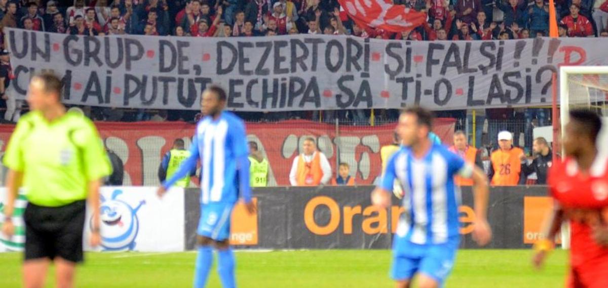 GALERIE FOTO CS Universitatea - Dinamo, rivalitate cu cuțitele pe masă! mesaje dure ale galeriilor