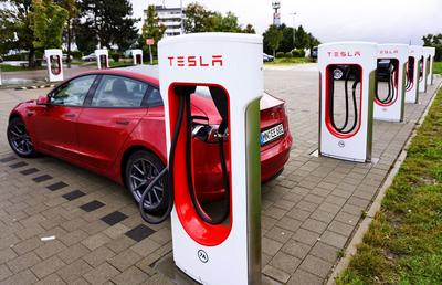 Premieră negativă: ce a anunțat Tesla pentru prima dată după pandemie