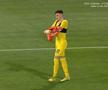 Marian Aioani și-a schimbat echipamentul în Farul - CS Mioveni / FOTO: Capturi TV @Digi Sport 1