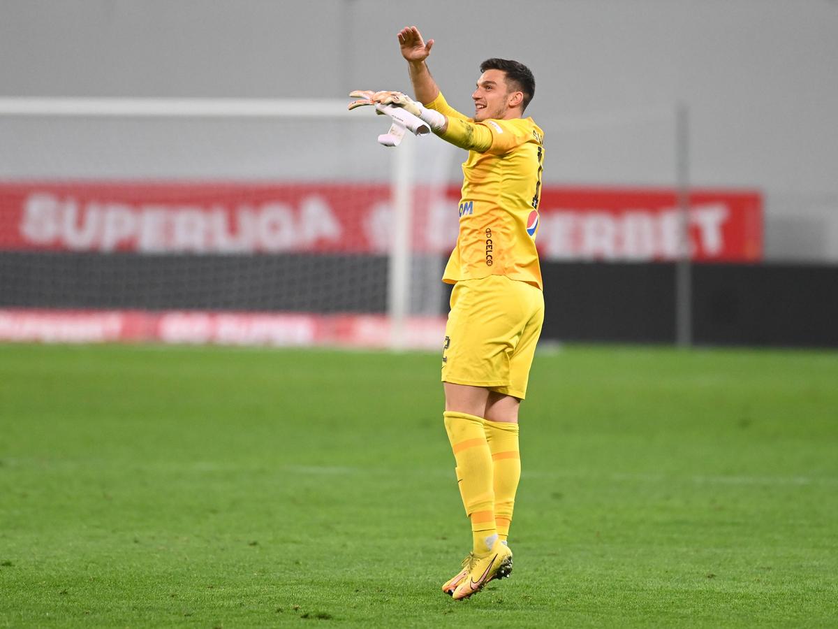 Marian Aioani și-a schimbat echipamentul în Farul - CS Mioveni / FOTO: Capturi TV @Digi Sport 1