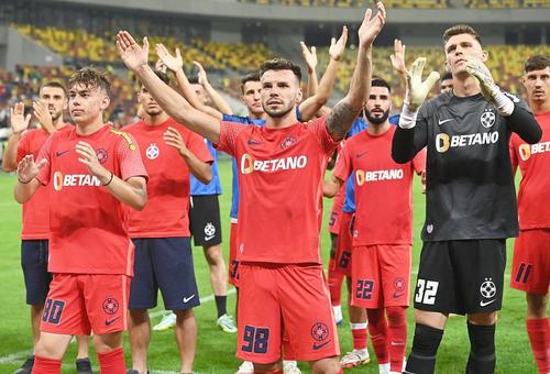 Eduard Radaslavescu, primul din stânga, #80