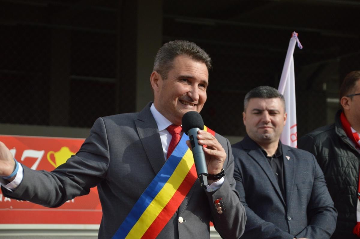 Legendarul Iosif Petschovschi, omagiat la Arad » Statuie dezvelită în fața stadionului