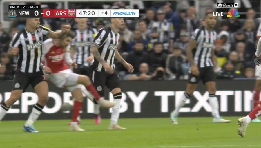 Newcastle o bate pe Arsenal, într-un derby presărat cu decizii controversate din camera VAR! 4 infracțiuni analizate la faza golului