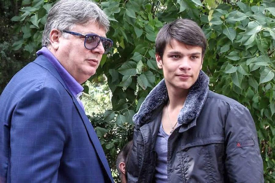 Mario Iorgulescu alături de Gino Iorgulescu „Am trăit în cartierul de pușcăriași” » Florin Gâtejan, dezvăluiri din culisele fotbalului românesc și legăturile cu lumea interlopă: „Giovanni Becali n-a fost bișnițar. Erau «Ciungul», Gicu «Banditul» și «Veselie», te mâncau!”