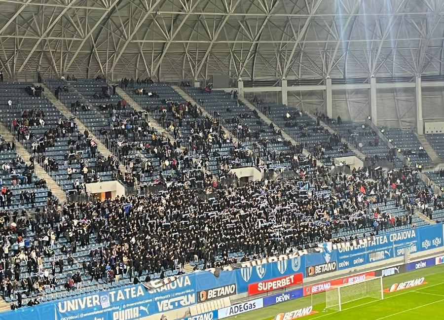 Galeria Universității Craiova / Sursă foto: Andrei Petrescu Atât s-a putut! Universitatea și FCU Craiova au dat-o la pace în derby-ul din Bănie. Iar criza rămâne în Oltenia!