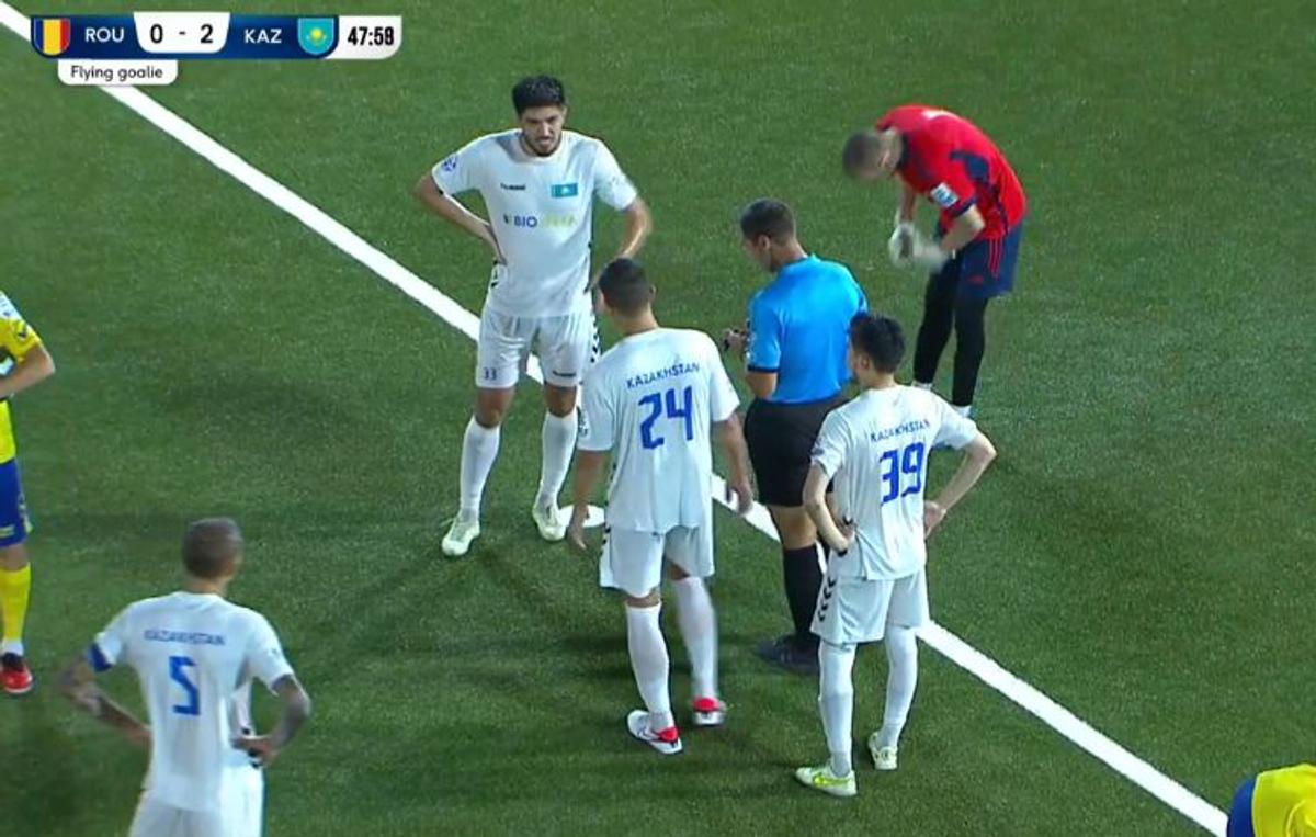 Cine sunt jucătorii care au adus titlul mondial în România » Bourceanu nu e singurul fotbalist profesionist din lot!