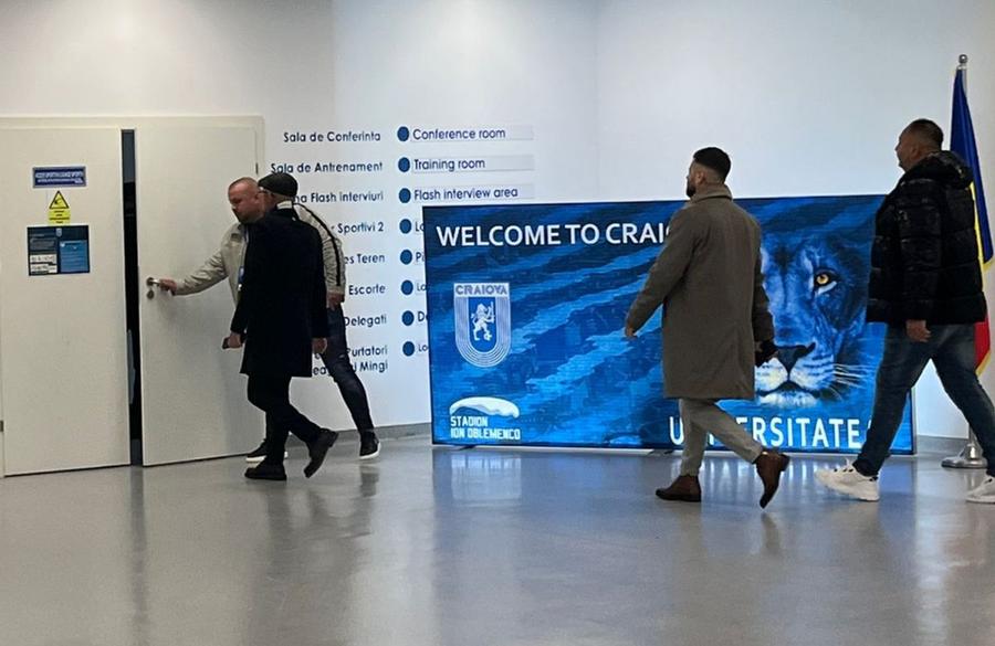 Adrian Mititelu, finanțatorul oaspeților, a coborât la vestiare înaintea partidei. Cum l-au surprins reporterii GSP pe Adrian Mititelu în Bănie » Ce făcea înaintea derby-ului CSU Craiova - FCU Craiova