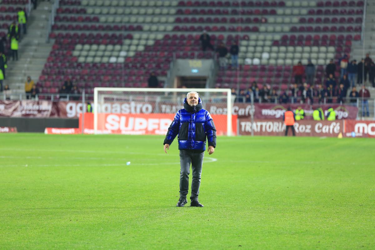 Nici lui Șumudică nu i-a venit să creadă ce le-a ieșit rapidiștilor: „Cred că e prima oară în cariera mea!”