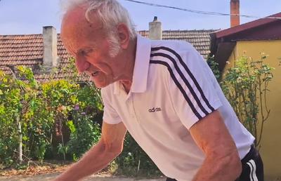 Dezvăluire cu puternic impact emoțional a fotbalistului care l-a apărat pe Ion Crăciunescu de furia celor 3.000 de mineri intrați pe teren să-și facă dreptate: „Nu mai dați, că e MORT!”