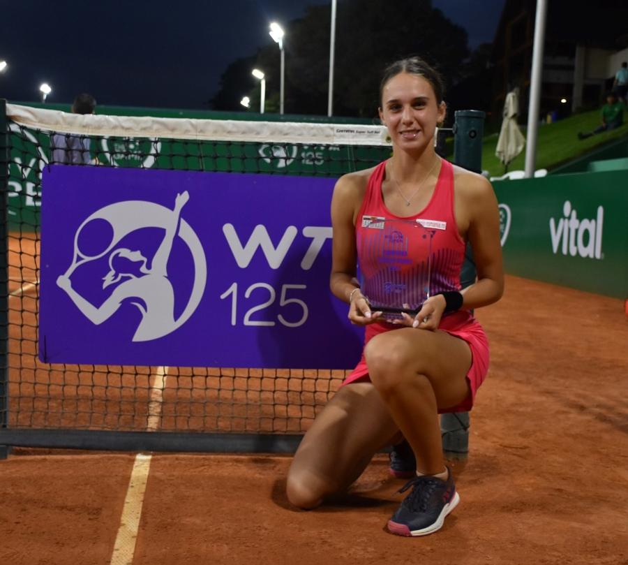 Anca Todoni cu trofeul din Bolivia Anca Todoni, victorie cu dublu 6-0 la Cali » O poate întâlni pe Irina Begu în sferturile de finală
