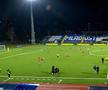 Tulburător! Reacția jucătorilor când află, pe teren, că antrenorul lor a murit