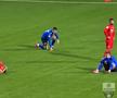 Tulburător! Reacția jucătorilor când află, pe teren, că antrenorul lor a murit